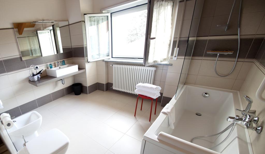B&B Alba In Langhe Verduno Rom bilde