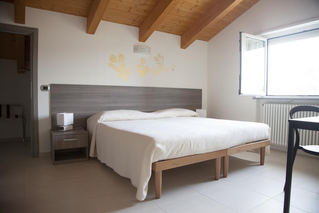 B&B Alba In Langhe Verduno Rom bilde